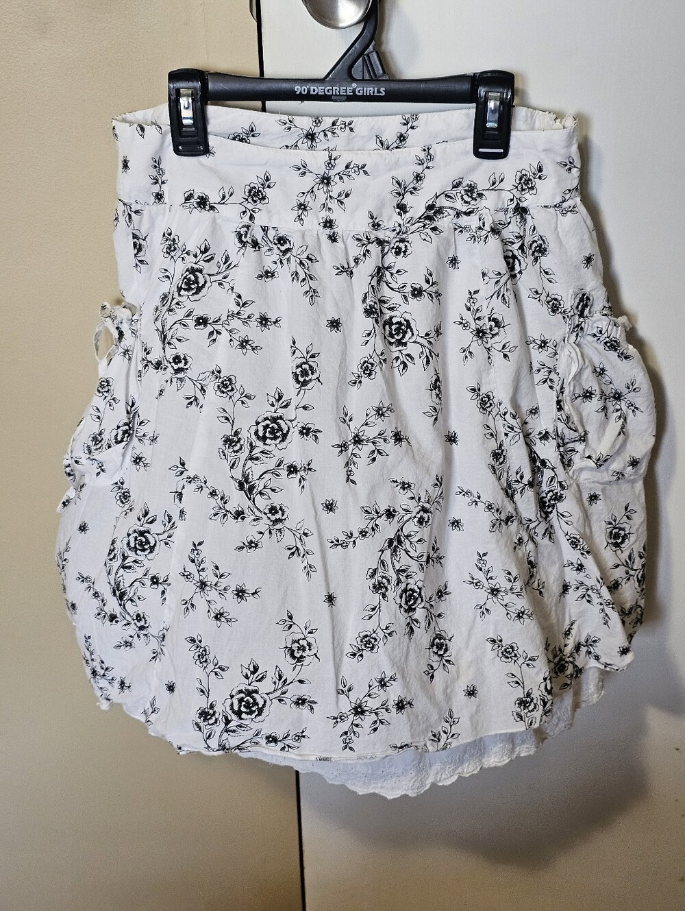 Junior Teen Skirt Size S Small - Black & White Floral Pattern with Side Pockets